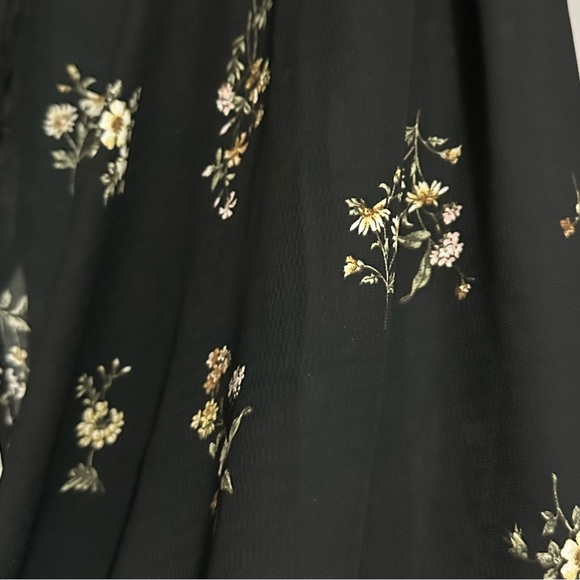 Black cover top! With little neutral colors. - Picture 4 of 5